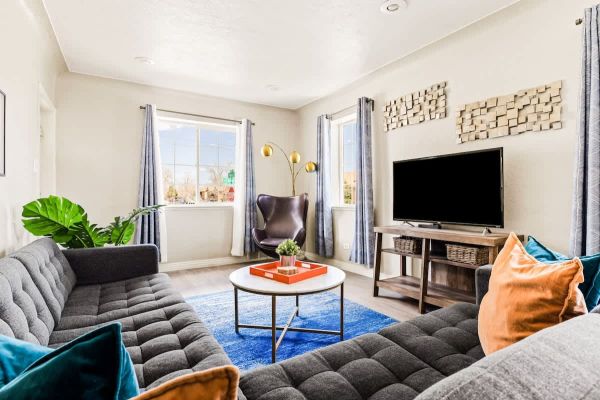 Stylish City Retreat | King Beds | Walk to Sloans