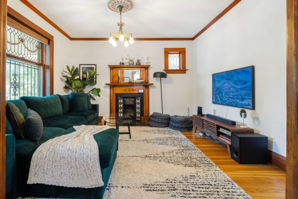Chic Victorian Manor | Sleeps 12 | Congress Park