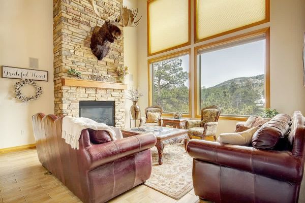 Secluded and Spacious Mountain Getaway