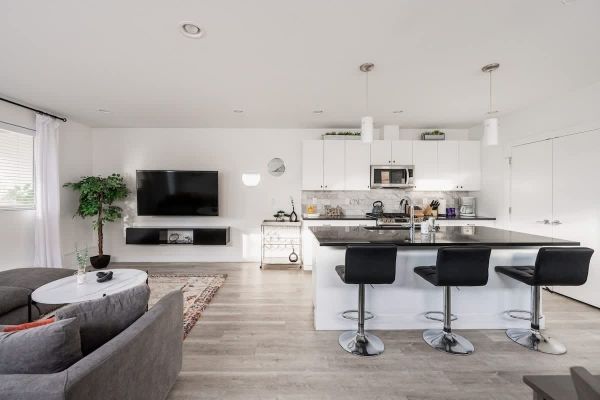 Modern Chic | Spacious Duplex | Highlands